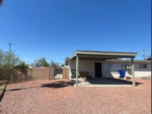 Building Photo - 819 E Alturas St