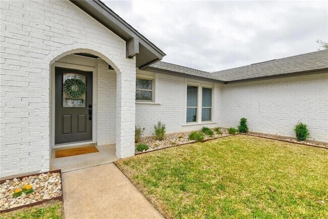 Foto del edificio - 13313 Effingham St
