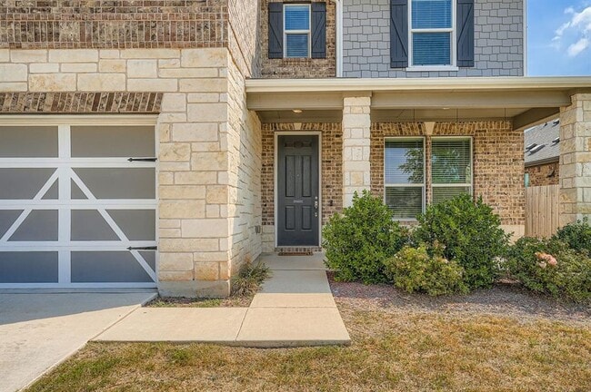 Foto del edificio - 5104 Lazy Ct Dr