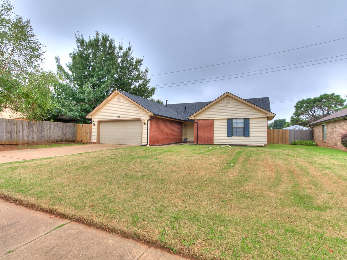 Photo - 205 N Rockypoint Dr (Edmond, OK)