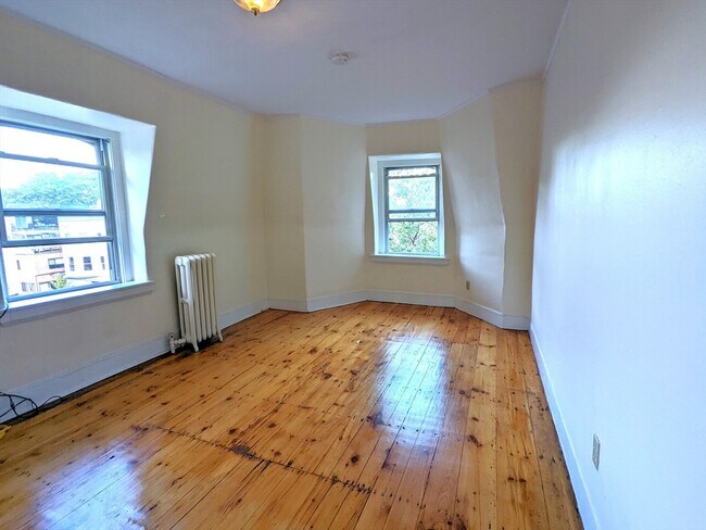 Building Photo - 23 Inman St