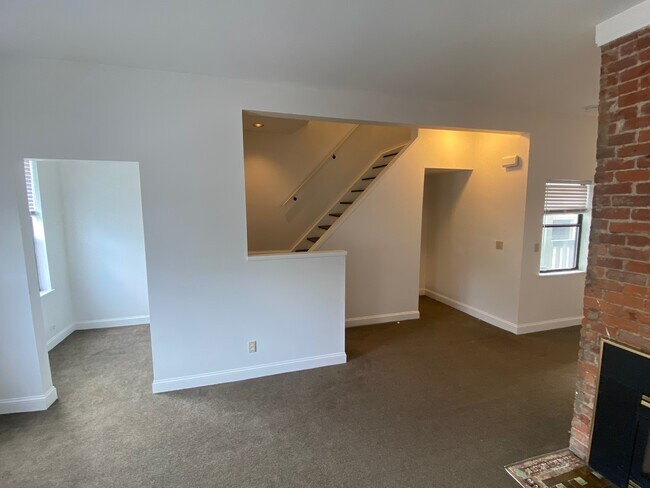 Building Photo - 991 Hatch St