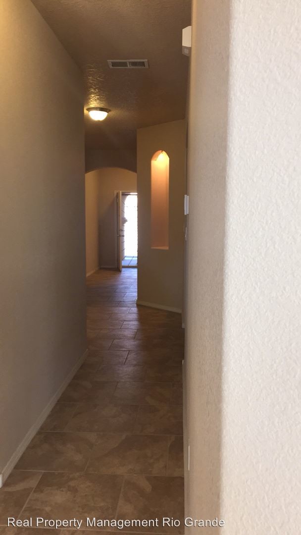 Foto del edificio - 8620 Mock Heather Rd NW