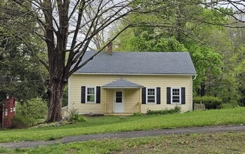 Building Photo - 17 Pleasant St