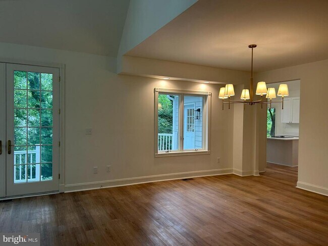 Building Photo - 221 Spring Race Ct