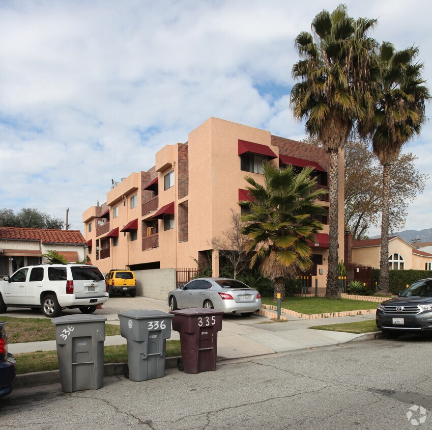 Foto del edificio - 339 Irving Ave