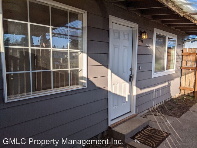 Building Photo - 2 br, 1 bath Apartment - 200 SE 98th Avenue