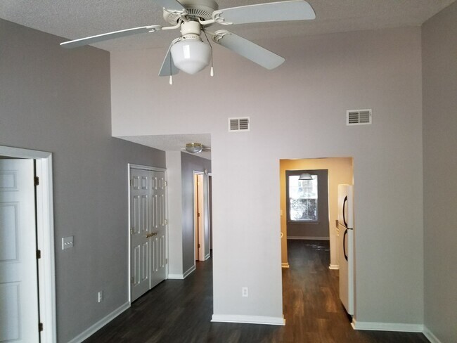 Foto del edificio - 1563 Blaze Ln