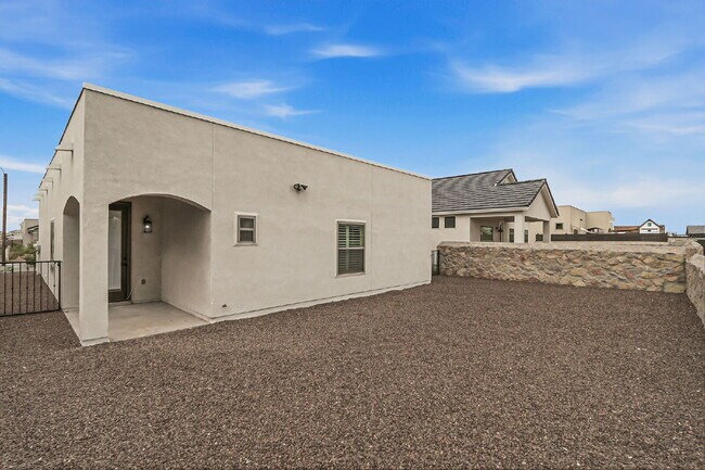 Foto del edificio - 3 bedroom 2 bath with washer and dryer in 79928