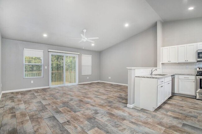 Building Photo - 309 E Michigan Ave