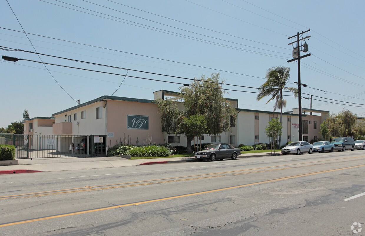 Primary Photo - River Garden Apartments
