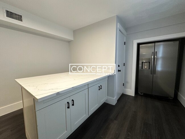 Building Photo - 118 Marginal St