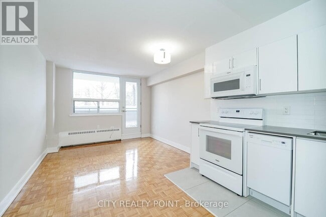 Building Photo - 1500 Bathurst St