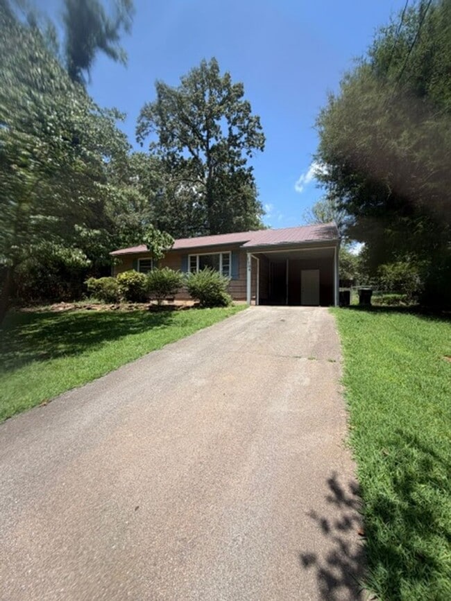 Photo - 2 Bedroom, 1 Bath home nestled in the heart of Maryville city in historic Sunset View.