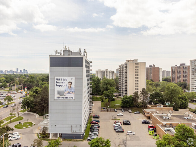 Photo du bâtiment - West Don Apartments