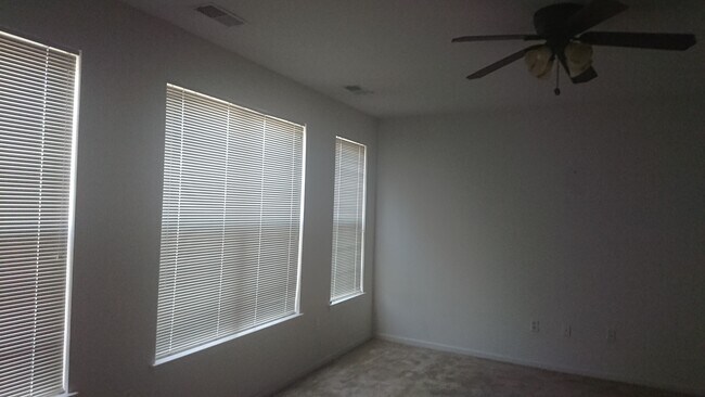 MainLiving Area - 410 S Roessler St