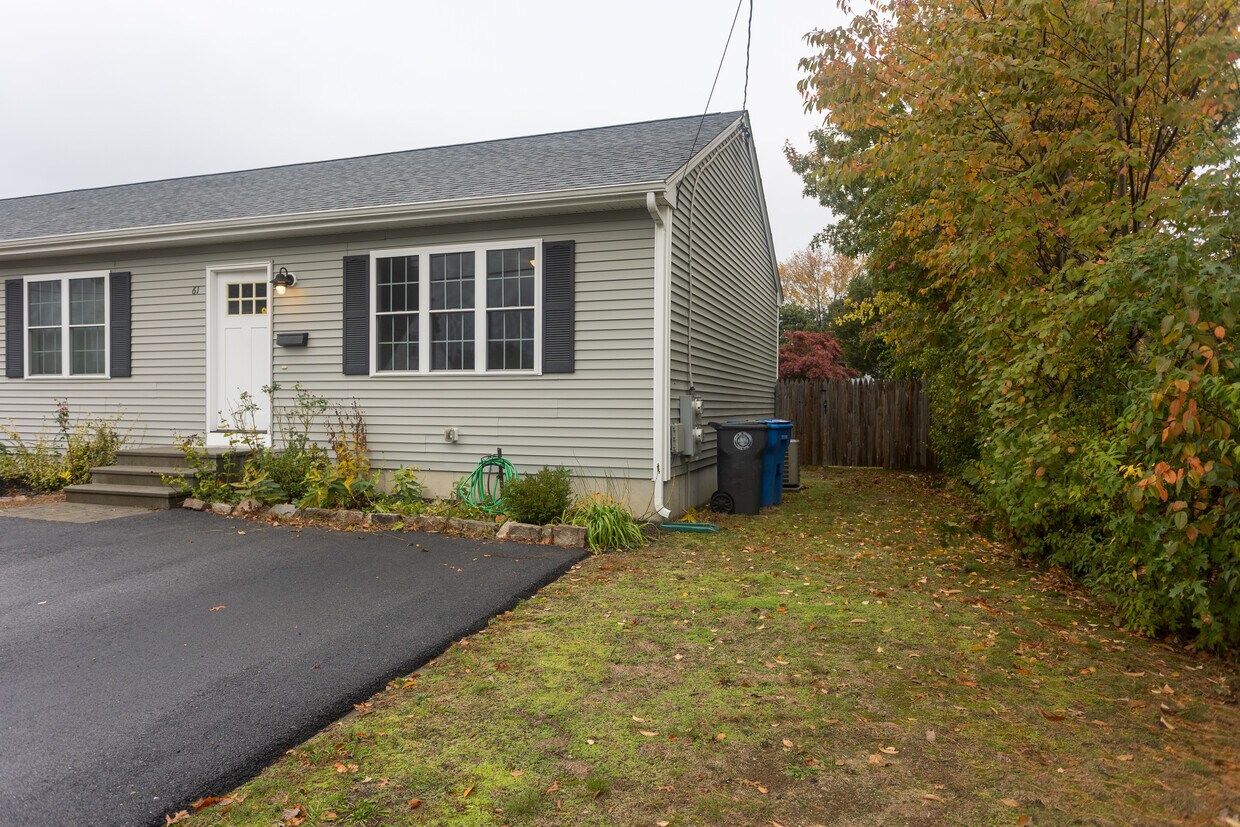 63 Carlton St, Cranston, RI 02910 Townhome Rentals in Cranston RI