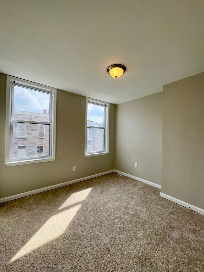 Building Photo - Charming 2 Bedroom/1 Bathroom Townhome in ...