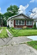 Building Photo - 2511 S 6th St