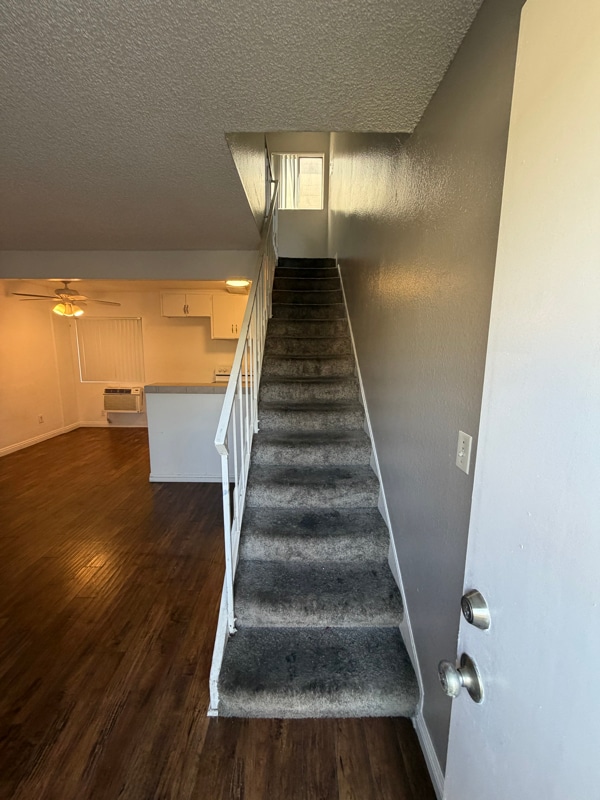 Foto del edificio - 444 E Rowland St