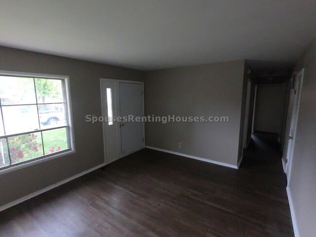 Foto del edificio - 5362 Falcon Ln
