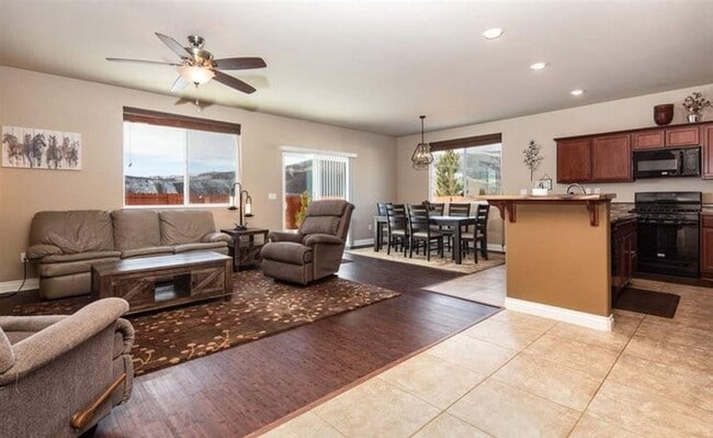 Foto del edificio - Cold Springs Stunner - Immaculate Newer Home