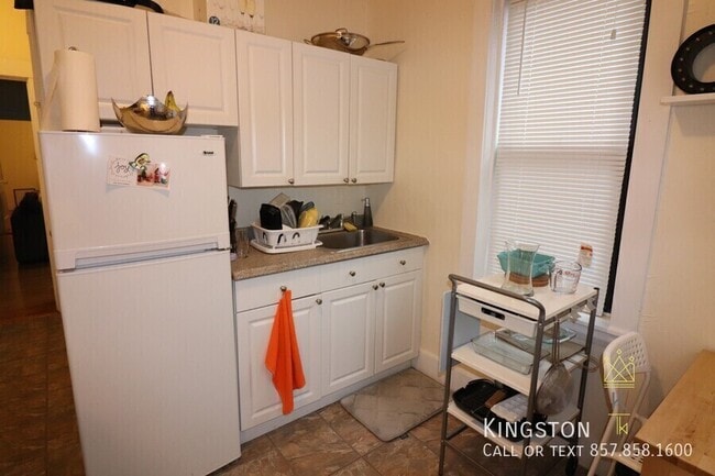 Building Photo - 122 Babcock St