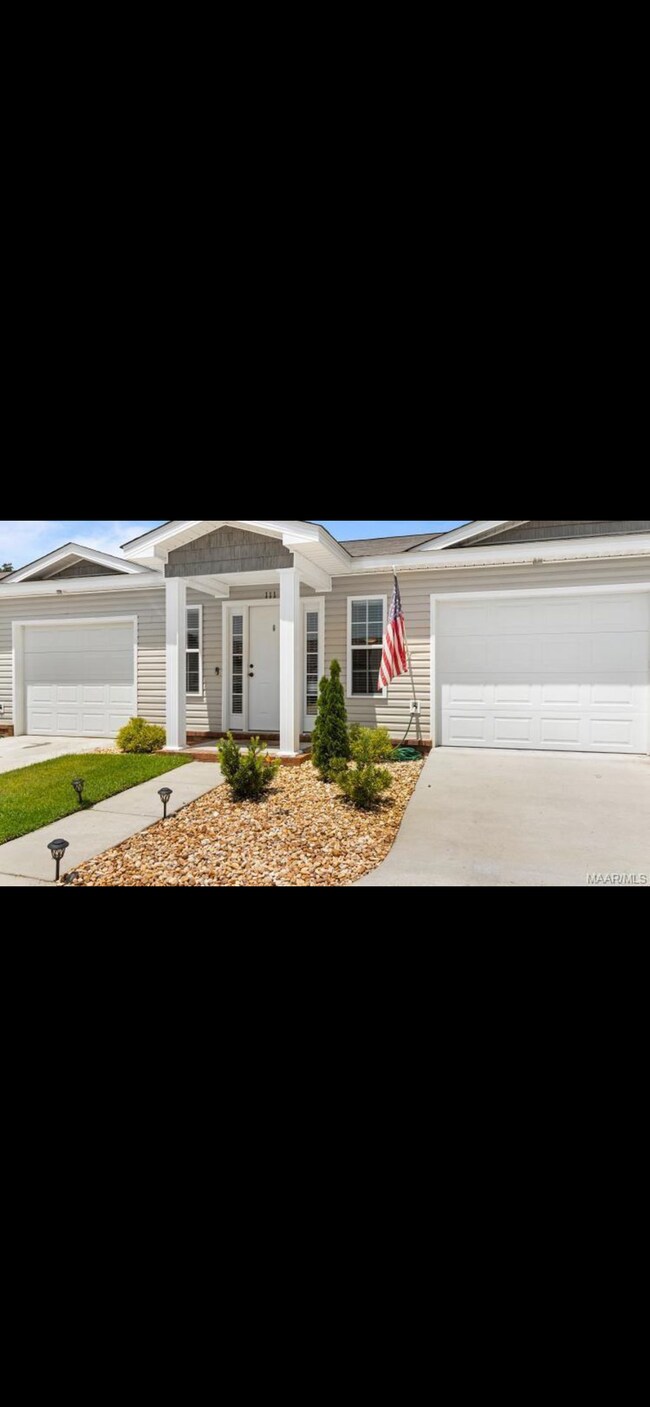 Building Photo - 111 Jasmine Cir