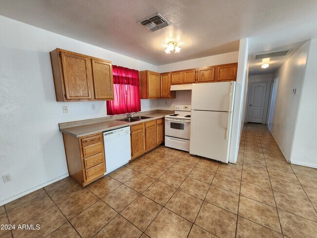 Building Photo - 15856 S Moon Valley Rd
