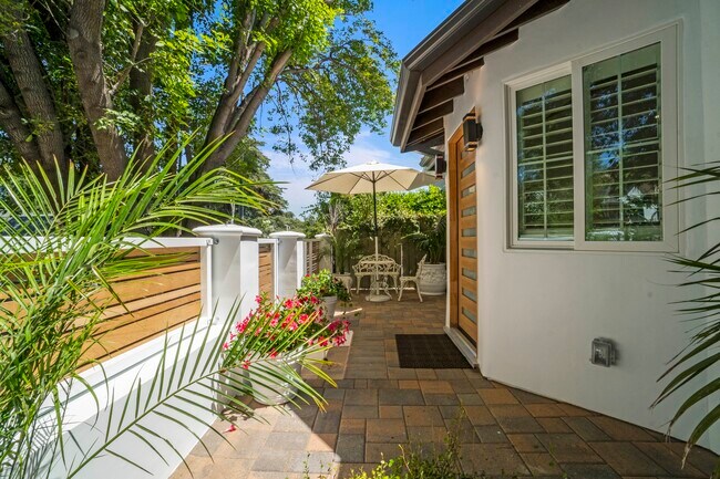 Foto del edificio - 4230 Van Nuys Blvd