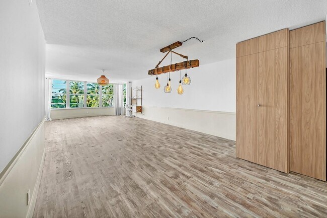 Foto del edificio - 3051 NE 48th St