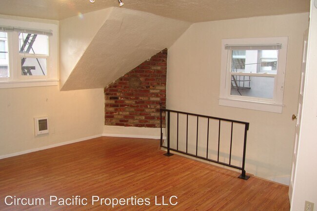 Building Photo - 115 NW 22nd Pl