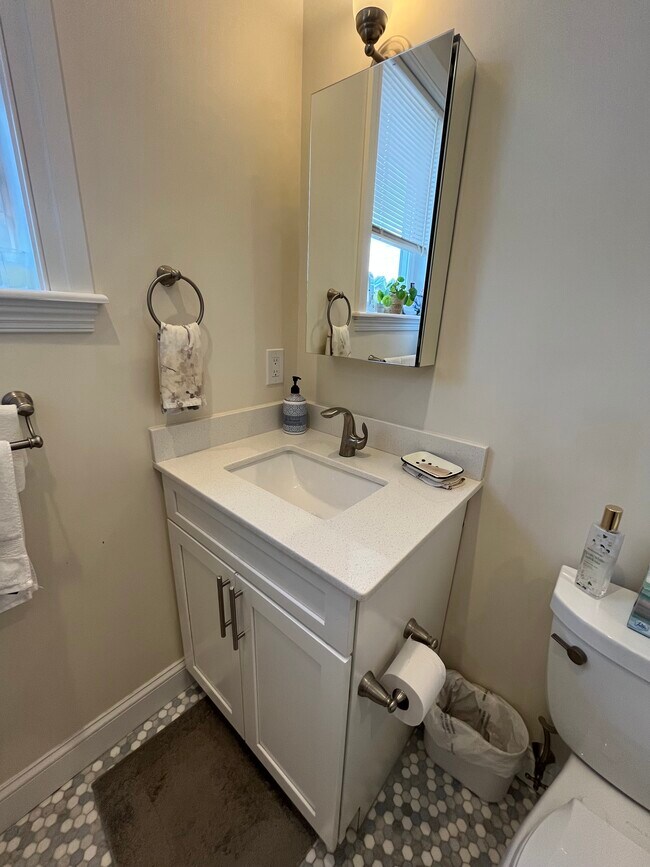 Building Photo - 925-927-927 Massachusetts Ave