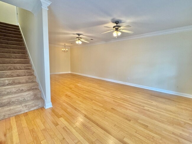 Building Photo - AVAILABLE MID-APRIL 2026!