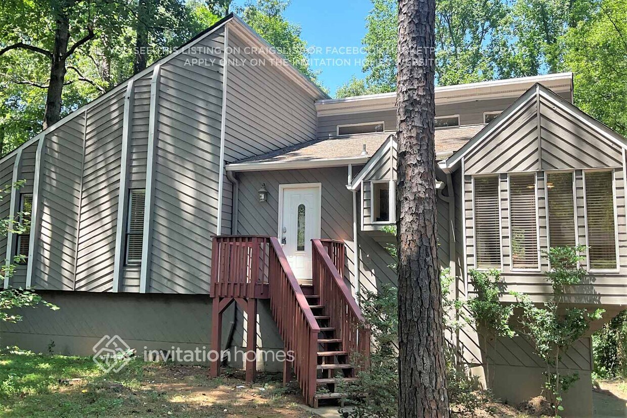 Foto principal - 261 Rustic Ridge Dr NE