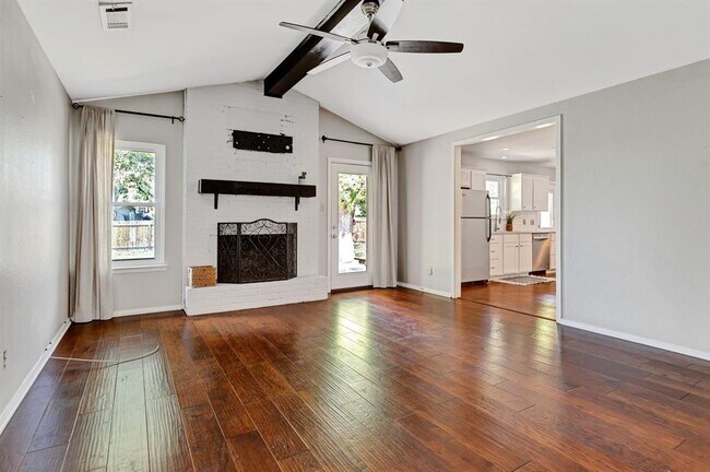 Foto del edificio - 7402 Bucknell Dr