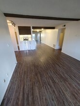 Building Photo - 3725 Country Club Dr