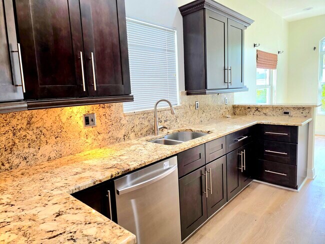 Building Photo - 10821 La Salinas Cir