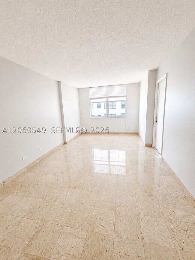 Foto del edificio - 6039 Collins Ave