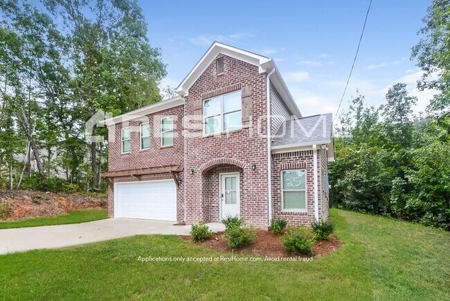 Building Photo - 10978 Woodland Dr