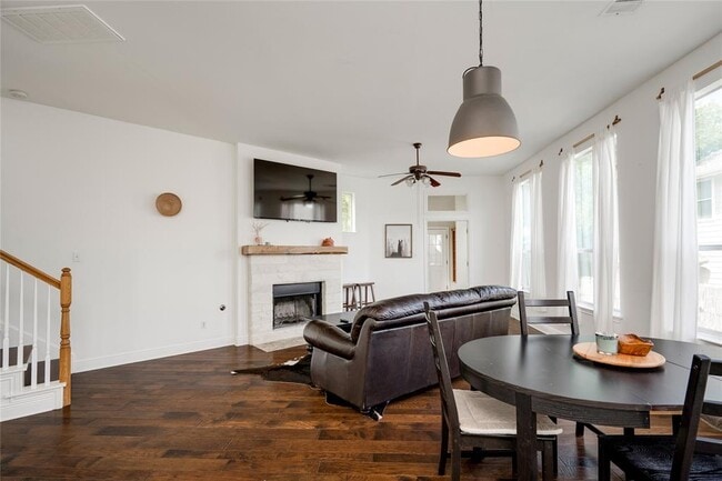 Foto del edificio - 1802 Village Oak Ct