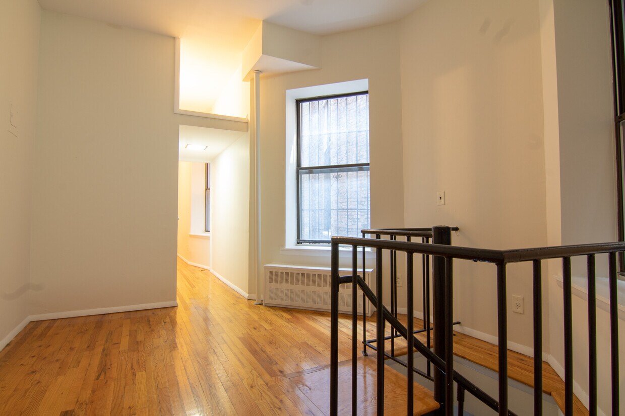 Living area - 208 W 82nd St