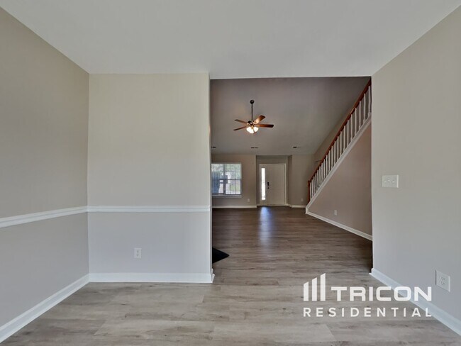 Foto del edificio - 827 Peachtree Meadows Cir