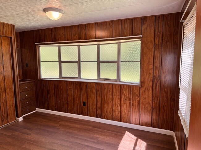 Foto del edificio - 3 Bed, 1.5 bath mobile home