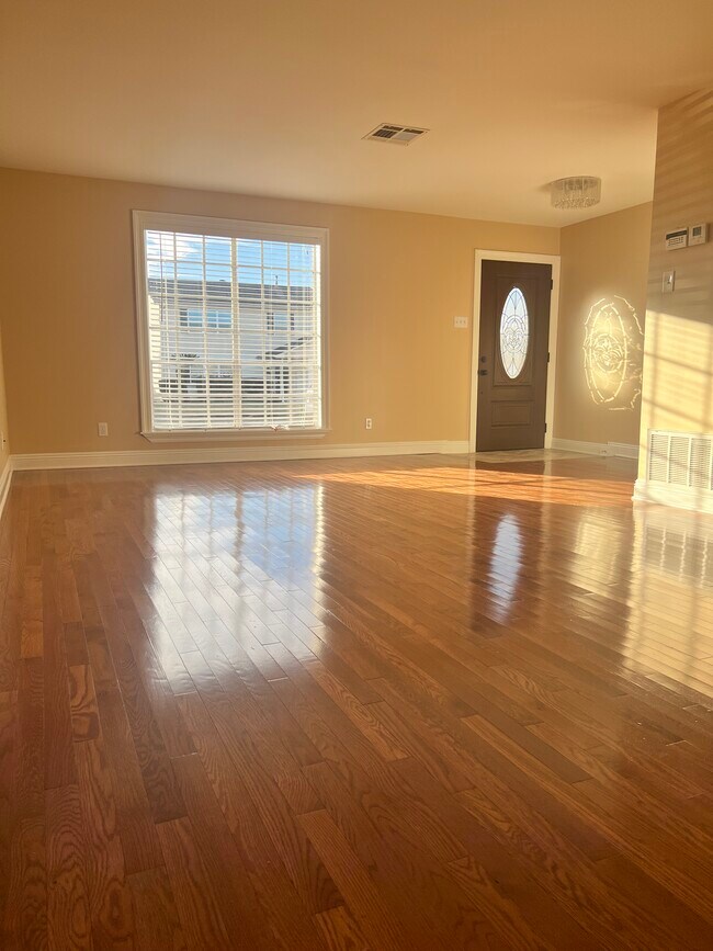 Foto del edificio - 225 Brett Dr