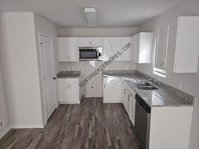 Building Photo - 14186 Green Wing Cir