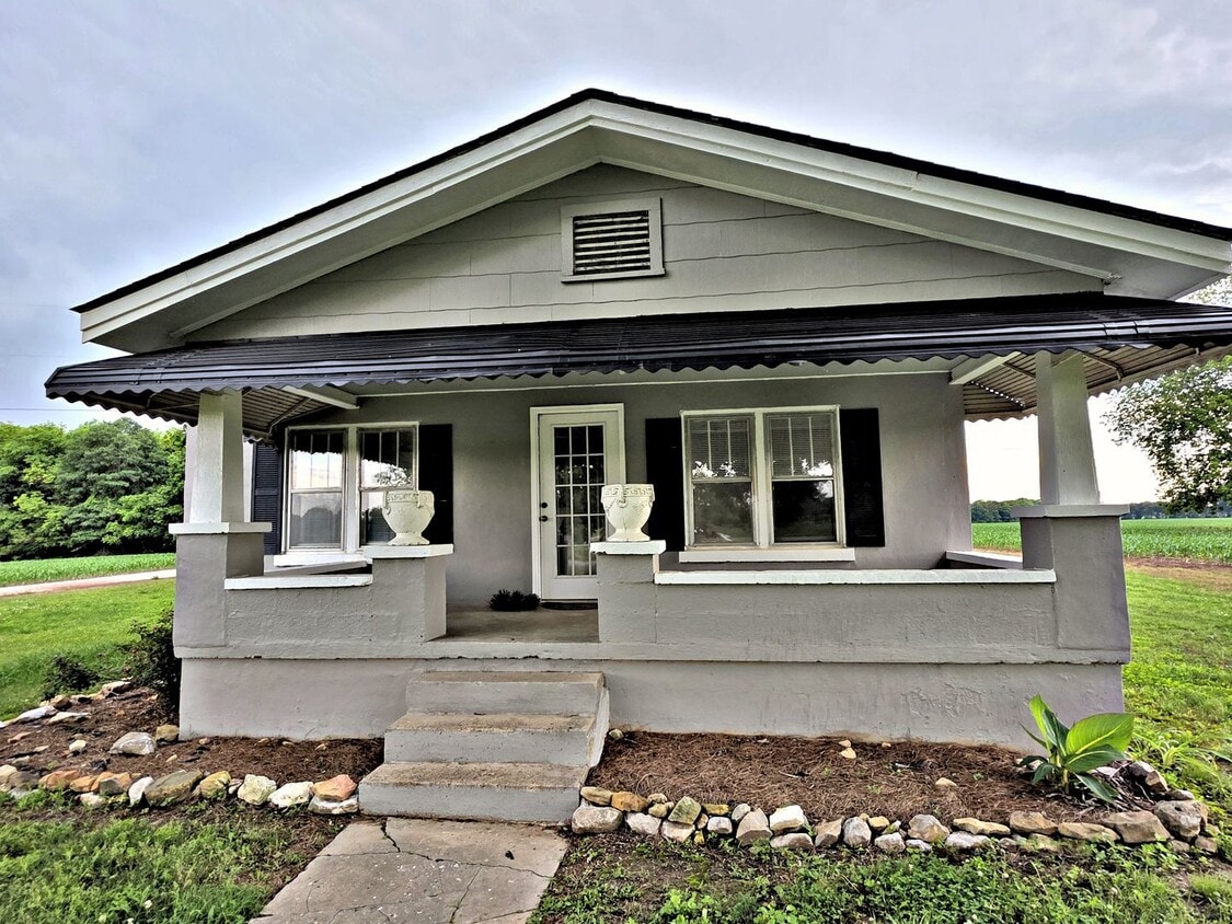 Primary Photo - HOUSE FOR RENT - COURTLAND