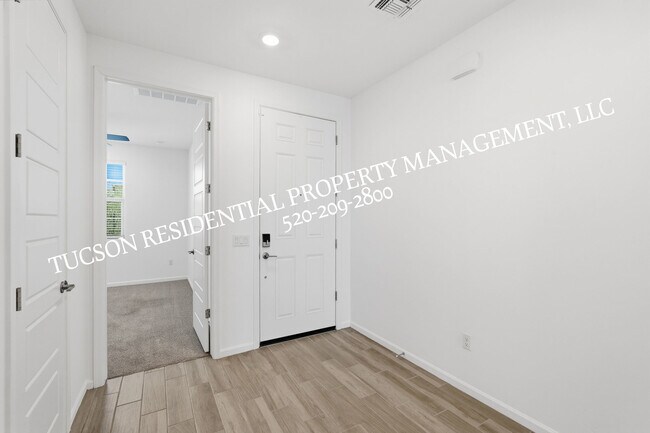 Building Photo - 13142 E Cembeline Ln