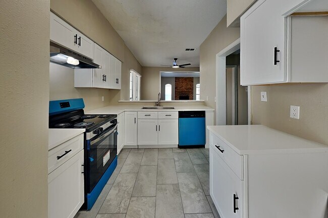 Building Photo - 6204 Alissa Dr