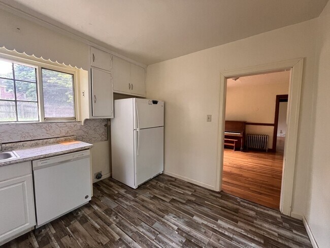 Foto del edificio - 3-bedroom, 2-bath student house